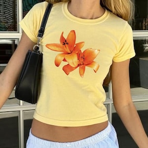 Tiger Lily Baby Tee, Tropical Flower Trendy Tee, Summer Hibiscus Floral Top, Coquette Y2K,Vintage Graphic, Pinterest Aesthetic, 90s Tshirt