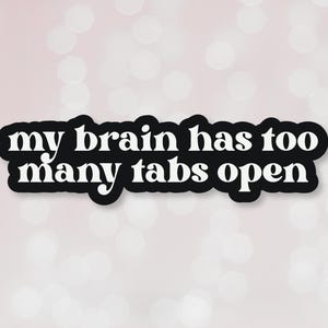 Może przedstawiać: Czarno-biała naklejka z tekstem "my brain has too many tabs open".