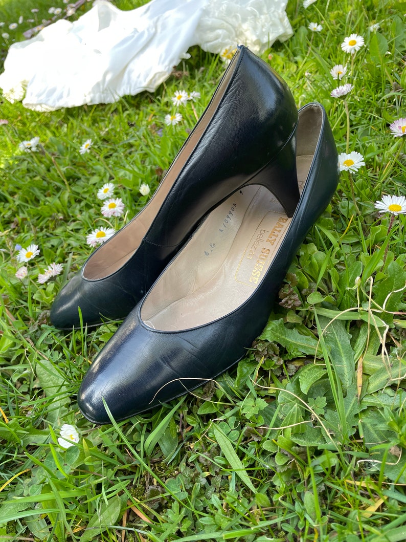 Vintage Bally Suisse Belezza Shoes Sylt Pump in Navy Leather High Heels ...