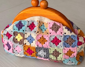Monedero de abuela cuadrado de crochet hecho a mano con asa de madera, bolso bohemio colorido