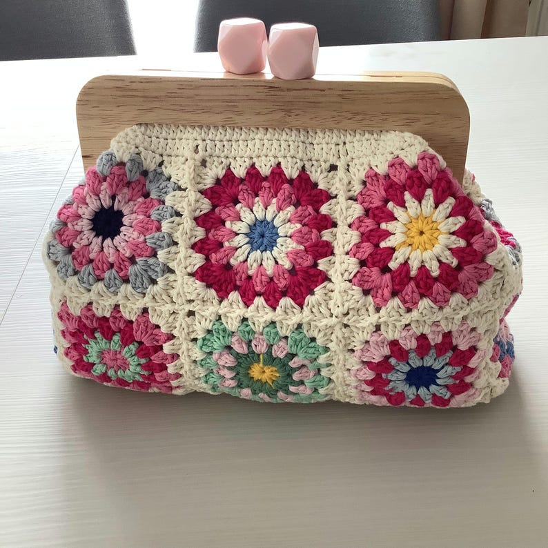 Crochet Purse,Wooden Kiss Lock Crochet Clutch,Granny Square Lined Crochet Purse,Kiss lock lined crochet pouch purse