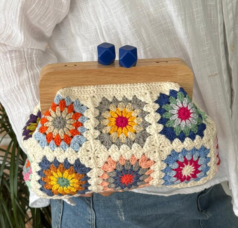 Monedero de crochet con forro de madera y cierre de beso, monedero de crochet con cuadrado de abuela, monedero de crochet, monedero de crochet con forro de cierre de beso imagen 9