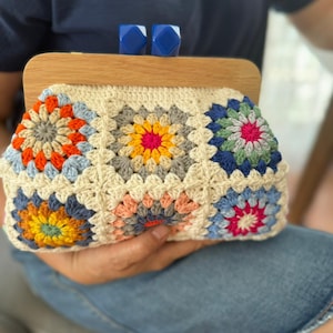 Monedero de crochet con forro de madera y cierre de beso, monedero de crochet con cuadrado de abuela, monedero de crochet, monedero de crochet con forro de cierre de beso imagen 7