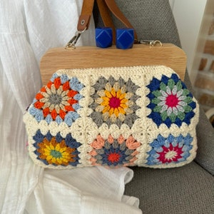 Monedero de crochet con forro de madera y cierre de beso, monedero de crochet con cuadrado de abuela, monedero de crochet, monedero de crochet con forro de cierre de beso imagen 3