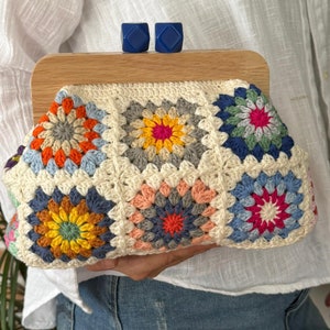 Monedero de crochet con forro de madera y cierre de beso, monedero de crochet con cuadrado de abuela, monedero de crochet, monedero de crochet con forro de cierre de beso imagen 10