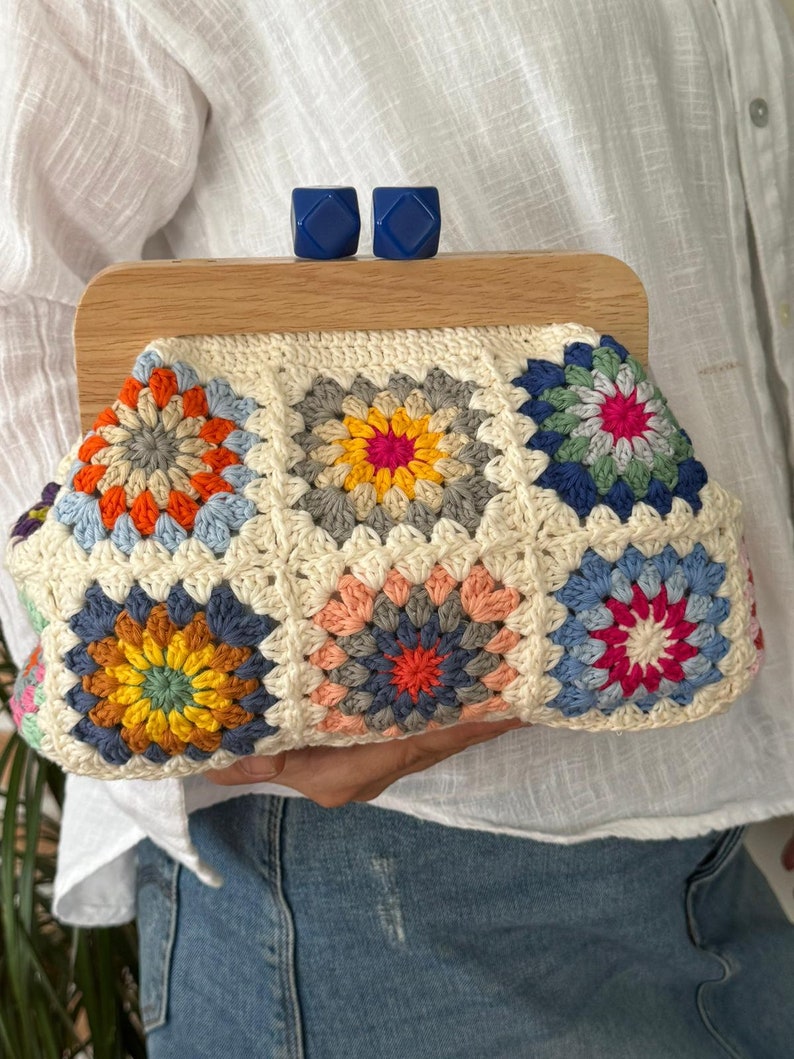 Monedero de crochet con forro de madera y cierre de beso, monedero de crochet con cuadrado de abuela, monedero de crochet, monedero de crochet con forro de cierre de beso imagen 10