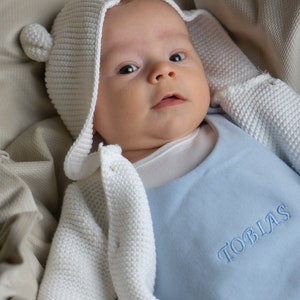 Salopette personnalisée bleu bébé bio - Salopette brodée pour bébé avec nom - Cadeau bébé mignon fait main personnalisé - Parfait pour une nouvelle maman -