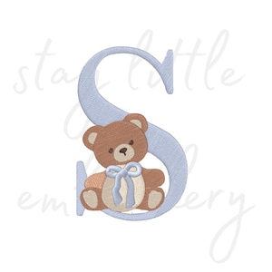 Letra S de oso adorable – Diseño de bordado para bebé – 85 mm – Descarga instantánea – pes, dst, exp, jef, jef+, xxx, hus, vip, sew