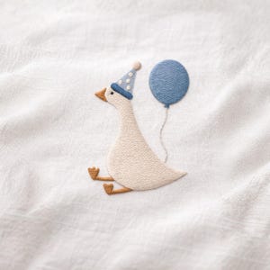 Diseño de bordado de ganso con globo, decoración minimalista para habitación infantil (descarga digital)