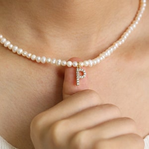 Collar de perlas iniciales de diamantes, collar de letras personalizado, collar inicial hecho a mano, collar para mujeres, regalo personalizado, regalo para ella