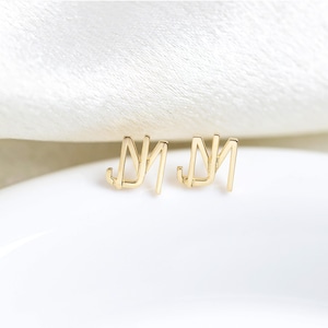 Pendientes personalizados con iniciales superpuestas con monograma, pendientes con botón con iniciales con monograma, pendientes con letras superpuestas, regalo para ella