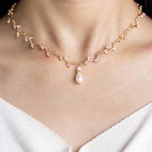 Diamond Leaf Pearl Necklace, Elegant Leaf Bridal Necklace, Bridal Jewelry, Wedding Gift, Bridesmaid Gift, Necklace for Women, Gift for Her