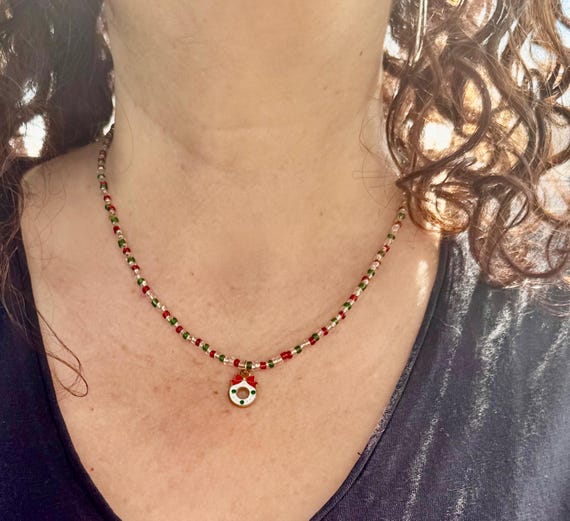 Christmas Beaded Necklace With Wreath Charm – Red Green Holiday
