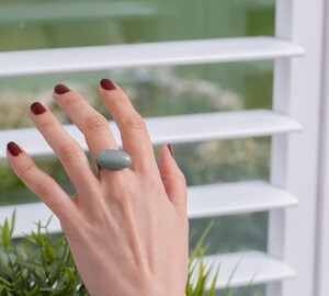 Bague Bohème En émeraude Brute - Plaquée Or Sur Laiton, Réglable, Fait Main - Style Naturel Et Unique