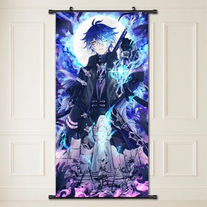 Puede incluir: Póster de pared de estilo anime que presenta a un personaje con cabello azul y ojos amarillos, sosteniendo un arma brillante. La obra de arte está ambientada contra un fondo de luna llena y un esquema de color oscuro, púrpura y azul. El personaje viste un atuendo negro.