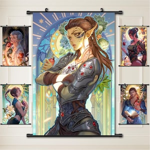 Puede incluir: Un conjunto de seis impresiones artísticas de fantasía. La impresión central presenta a una mujer con armadura y orejas puntiagudas, sosteniendo una fruta roja. Otras impresiones representan figuras con elementos místicos, todas con un fondo de estilo vidriera. Cada impresión está montada en una barra negra.