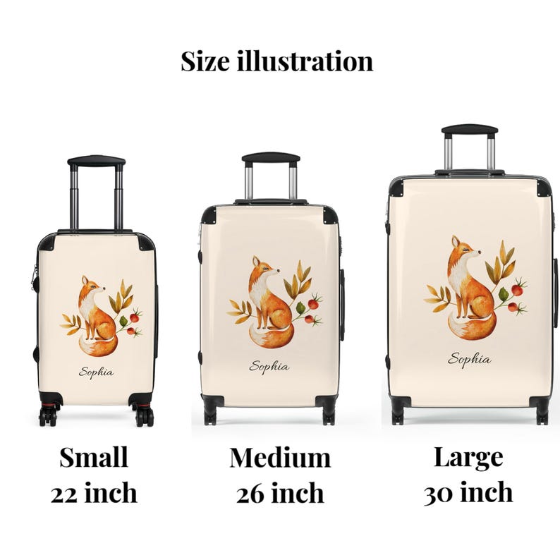 K&ouml;nnte beinhalten: Drei cremefarbene Rollkoffer mit einem Aquarellfuchs-Design. Die Gr&ouml;&szlig;en sind klein (56 cm), mittel (66 cm) und gro&szlig; (76 cm). Jeder Koffer zeigt einen Fuchs, Bl&auml;tter, Beeren und den Namen "Sophia".