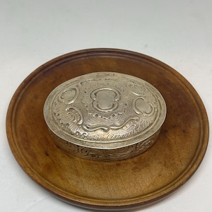 Vintage sterling silver pill box, snuff box