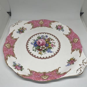 Beautiful genuine Royal Albert Lady Carlyle cake plate