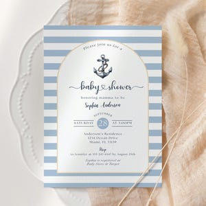 Invitación para baby shower con temática náutica, invitación editable con temática costera de género neutro, plantilla personalizable con arco de ancla con rayas azules polvorientas, LP0017