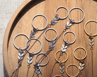 Unique, minimalistic earrings with leaves, stainless steel, geometric earrings, chain earrings, luxury gift packaging.