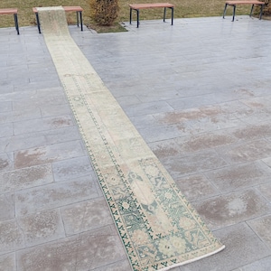 Tapis de couloir vintage turc en laine : 60 x 7 m (2 x 23 pi), tapis d'escalier fait main des années 1970, 34 x 7 m (1,11 x 22,9 pi)