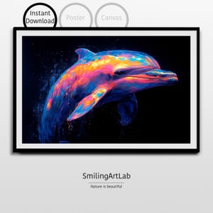 Op de afbeelding: Een levendig, kleurrijk schilderij van een dolfijn die uit het water springt. De dolfijn is geschilderd in tinten blauw, roze, oranje en geel, wat een opvallend contrast creëert tegen de donkere achtergrond.