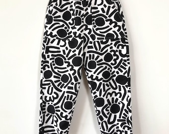 Pantalón Infantil Hecho a Mano – Algodón OEKO-TEX, Estampado Blanco y Negro, Ecológico, 6–10 Años