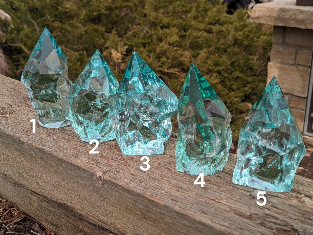 12 Point Rocks Volcanic Glass Point / Rocks and Minerals / Green Freestanding Tower ...