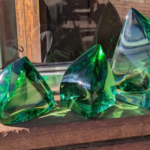 Green Volcanic Glass Point: Freestanding Polished Art Display - Etsy