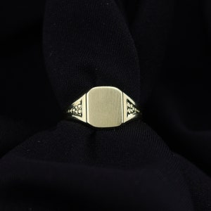 Anillo de sello grabado personalizado en oro, anillo de meñique personalizado en oro macizo de 14 k para hombre, anillo con escudo de oro, anillos de oro auténtico para hombre, regalo para su esposo.