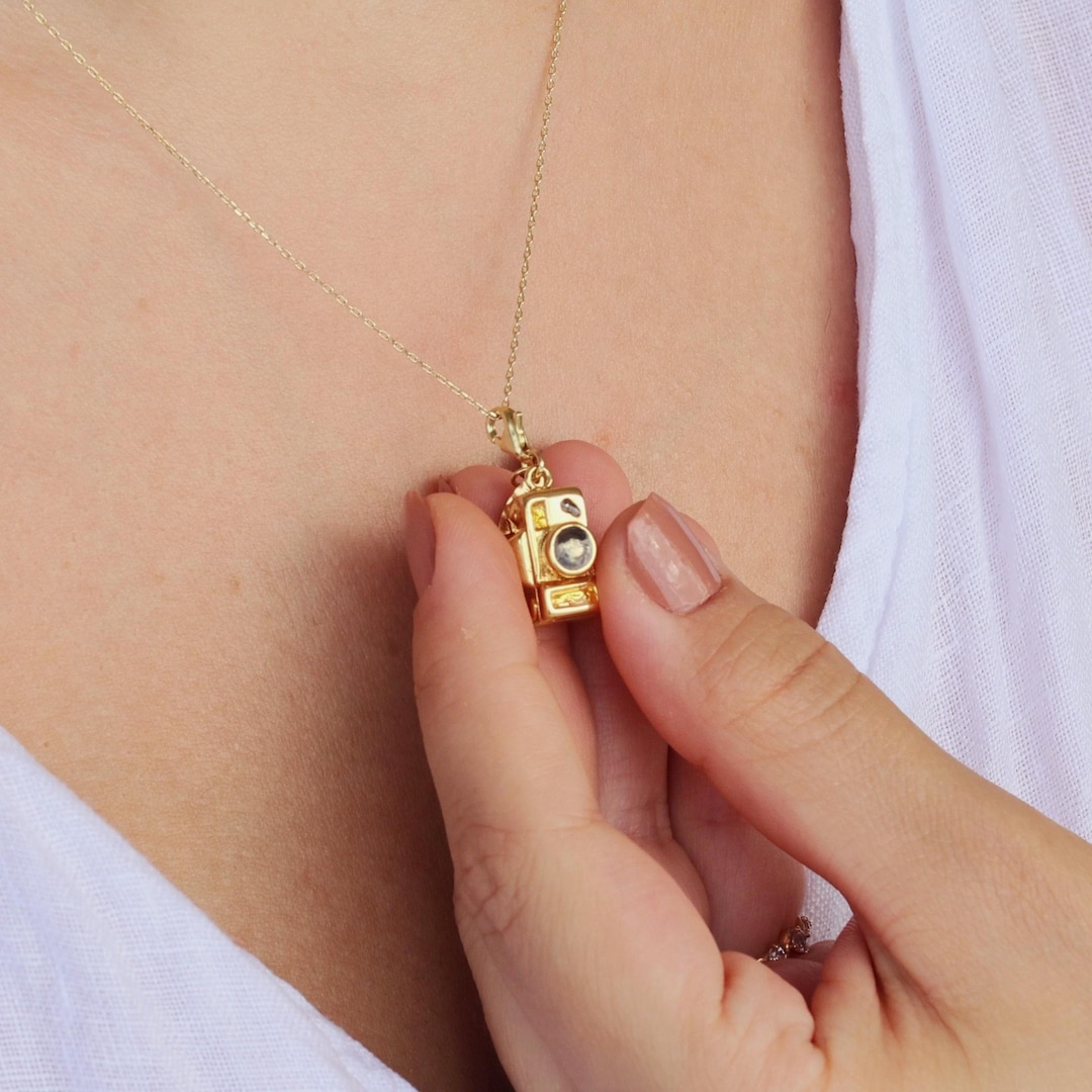 CAMERA PENDANT