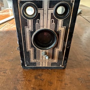 Vintage Eastman Kodak Camera SIX-20 Brownie Junior Black, Art Deco Untested