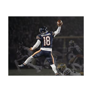 Affiches roulées des Bears de Chicago de Caleb Williams, The Throw