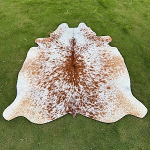 Gesprenkelter Rindsleder Teppich Braun Weißer Rindsleder Teppich Haar auf Rindsleder Teppich Dreifarbiger Rindslederteppich Handgefertigter Rindslederteppich Rindleder Bodenteppich Geschenk