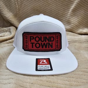 Patch bordado do bilhete Poundtown no chapéu Richardson 112 Curved bill ou 168 Flatbill