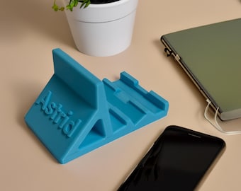 Soporte para teléfono con nombre, soporte personalizado, ideal como regalo para niños y adolescentes. Útil accesorio de escritorio y para celular.