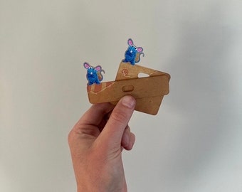Blue mouse badge topper | nurse gift