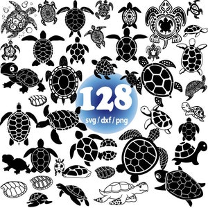 Op de afbeelding: Een verzameling van 128 zwart-wit silhouetbeelden van zeeschildpadden in verschillende poses. De afbeeldingen zijn perfect voor knutselen, scrapbooking en andere creatieve projecten. De tekst "128 svg/dxf/png" staat in het midden van de afbeelding.