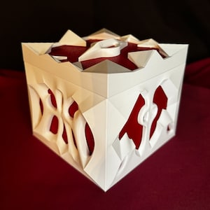 Cubo de Finalización - Caja de mazo Commander inspirada en Phyrexia con tapa de rompecabezas. Para cartas de MTG, Commander, Pokémon, Yu-Gi-Oh! y Lorcana.