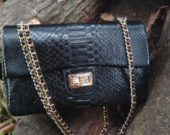 Black Python Leather Handbag Unique Exotic Shoulder M Purse for Women Snakeskin Crossbody Clutch Chic Python Leather Bag for Modern Girl.