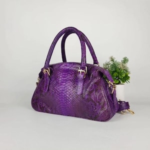 Echte pythonleren handtas – luxe exotische portemonnee van slangenleer met handgrepen en riem – gedurfde statementtas voor stijlvolle vrouwen 28 cm