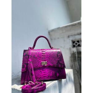 Bolsos de mano de piel de pitón hechos a mano, bolsos de hombro para mujer, bolsos de muñeca únicos y elegantes para mujer en varios tamaños, bolso cruzado de piel de serpiente, elegante bolso de mujer.