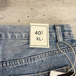 Damesmeisjesshort met blauwe studs afbeelding 10