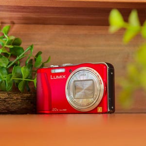 Panasonic LUMIX TZ-31 Rot – Vintage Y2K Digital Camera | Retro Point & Shoot CCD DigiCam