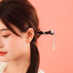 Elegant Snake Hairpin: Black Sandalwood, Silver Serpent - Chinese Style