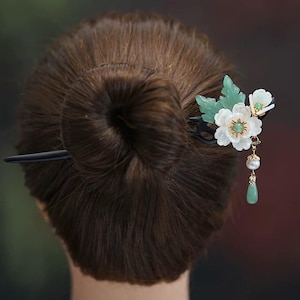 Jade Leaf Hairpin: Mother of Pearl & Sandalwood Hanfu Bun Pin
