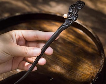 Forcina per capelli fatta a mano - forcina per capelli dal design originale - forcina per capelli in legno di sandalo - forcina per capelli intagliata in modo elaborato - forcina per capelli con perle - stile cinese - accessori per capelli