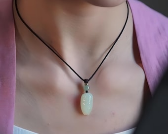Natürliche Nephrit Jade Zikade Anhänger - Handgeschnitztes Symbol der Erneuerung und Klarheit