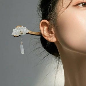 Sandalwood Lotus Hairpin: Xiuyu Jade, Elegant Chinese Style